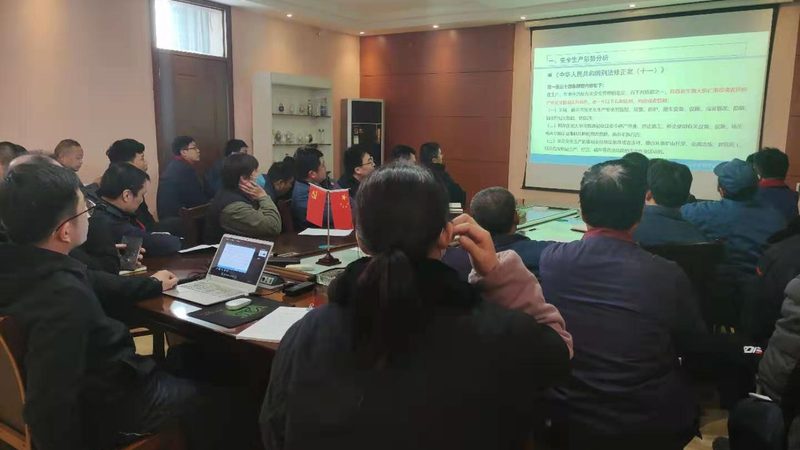 叉车操作证复审考核主要包括以下内容：